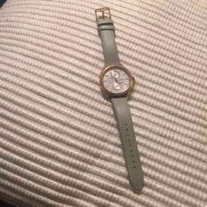 Green watch with rose gold. Fossil.